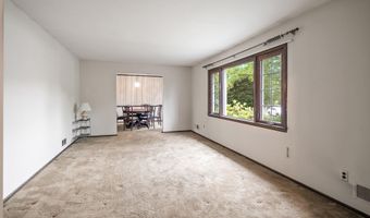 19 Galloping Cir, Belford, NJ 07718