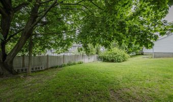 8 Carlson Cir, Boston, MA 02132