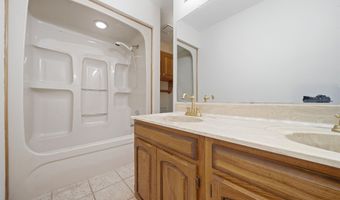 3 Debra Cir, Augusta, KS 67010