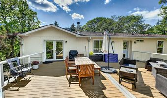 723 Reiten Dr, Ashland, OR 97520