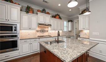 62 Cedarcrest Village Ct, Acworth, GA 30101