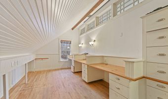 11 Indian Wells Hwy Floor 2, Amagansett, NY 11930