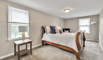 77 Sundridge Dr, Amherst, NY 14228