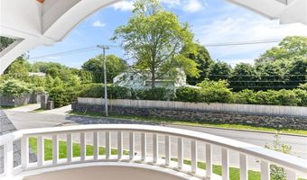 35 Coggeshall Ave, Newport, RI 02840
