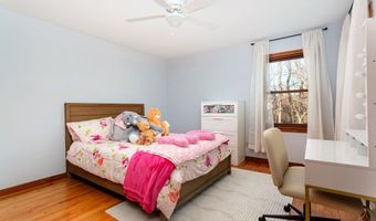 8 Phoebee Ln, Brookfield, CT 06804
