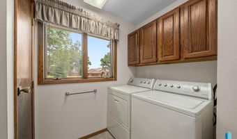 2908 N Oak Rd, Brandon, SD 57005