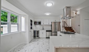 9831 SINGLETON Dr, Bethesda, MD 20817