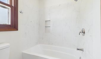 1520 E 42nd St, Anderson, IN 46013