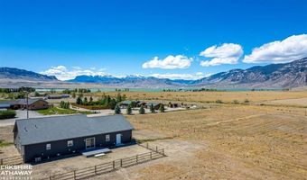 8 Lakota Ct, Cody, WY 82414