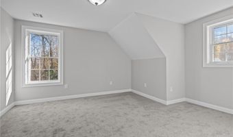 253 Central St, Lincoln, RI 02865