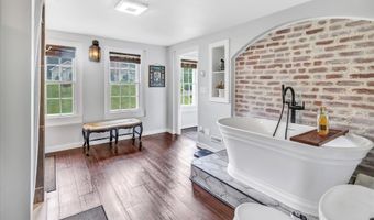 137 Rockwell Rd, Bethel, CT 06801