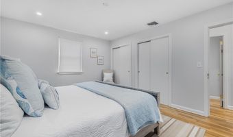 384 Valley Rd, Middletown, RI 02842
