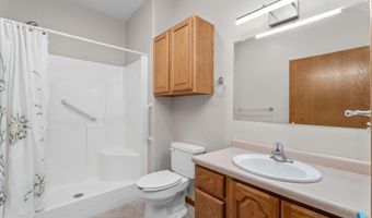 701 S 3rd St, Beresford, SD 57004
