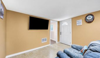 600 Broadway D14, Amityville, NY 11701