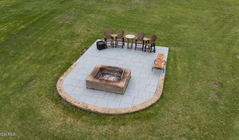 4 Debbie Dr, Altamont, NY 12009