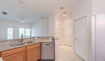 2800 S Knightsbridge Cir, Ann Arbor, MI 48105