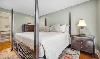 924 Forest Lake Ct, Ballwin, MO 63021