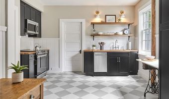 44 State St 2, Bristol, RI 02809