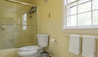 58 Sycamore Dr, East Greenwich, RI 02818