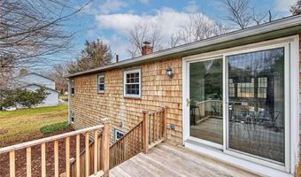 2 Simmons Rd, Barrington, RI 02806