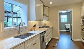 162 Ivy Hill Dr, Aberdeen, NJ 07747