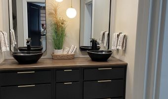 102 Fox Trail Dr, Auburn, IN 46706