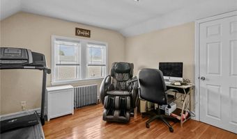 34 Aldrich Ave, Cranston, RI 02920
