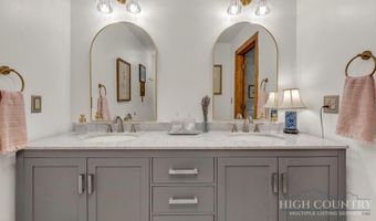 165 Leighway Ln, Banner Elk, NC 28604