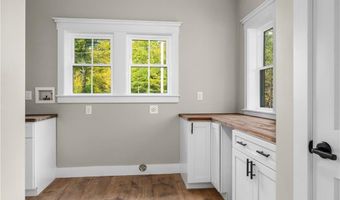 369 Huntinghouse Rd, Glocester, RI 02857