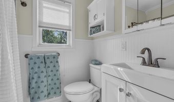 2 8th St, Aberdeen, NJ 07747
