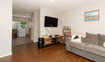 900 E Kirkwood Dr, Aurora, MO 65605