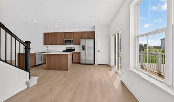403 Cold Spring St, Algonquin, IL 60102