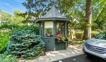 2376 Madison Rd, Cincinnati, OH 45208
