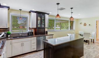 515 Park Club Ln, Amherst, NY 14221