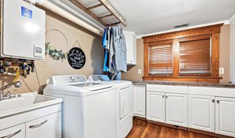331 W 8th St, Alma, KS 66401
