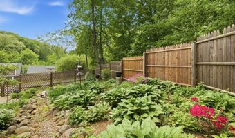21 Arlington Rd, Coventry, CT 06238