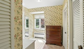 35 Shaw Dr, Bedford, NH 03110