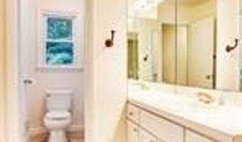 8 Apple Blossom Ct, Airmont, NY 10952