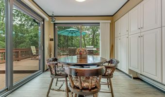 11 Carmen Gln, Albrightsville, PA 18210