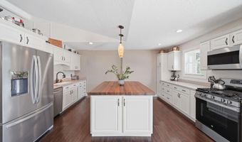 2915 Lee Marie Dr, Adrian, MI 49221