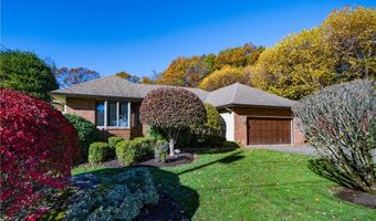40 Phenix Ridge Dr, Cranston, RI 02921
