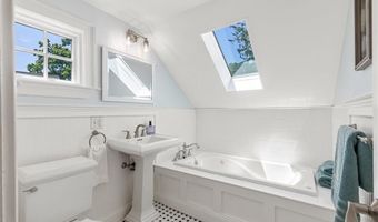 85 Highland Ave, Barrington, RI 02806