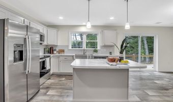 305 Mountainside Dr, Alloway, NJ 07422