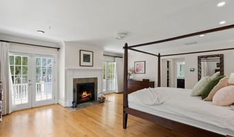 7032 WILSON Ln, Bethesda, MD 20817