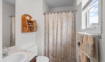 66 Wind Jammer Ct, Bayville, NJ 08721