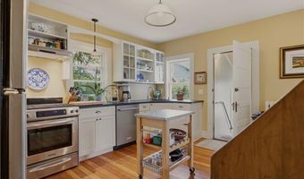 30 Boulevard, Middletown, RI 02842