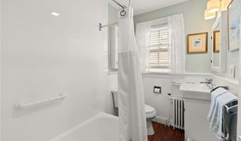 13 Atlantic St, Newport, RI 02840