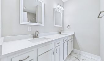 126 Woodland Hills Ct, Alton, IL 62002