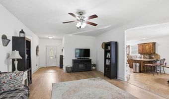 1027 Nickolas St, Aurora, MO 65605