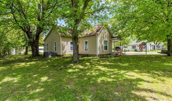 301 W Pleasant St, Aurora, MO 65605